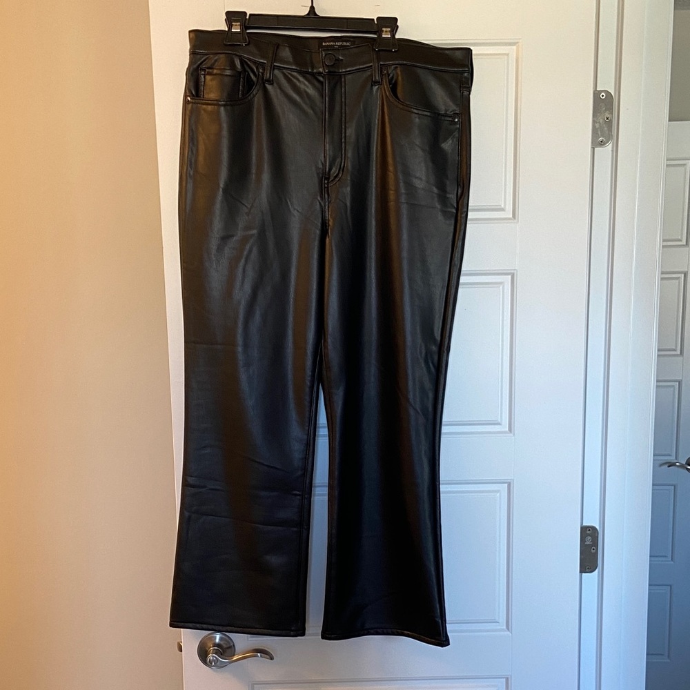Banana Republic Cropped Bootcut Size 14 Black Faux Leather Pants